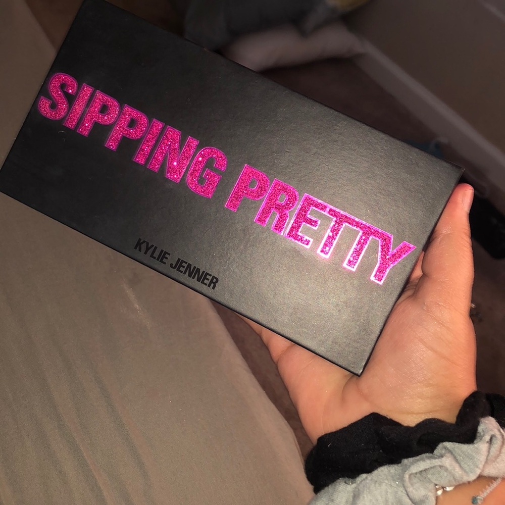 Kylie Cosmetics Sipping pretty palette